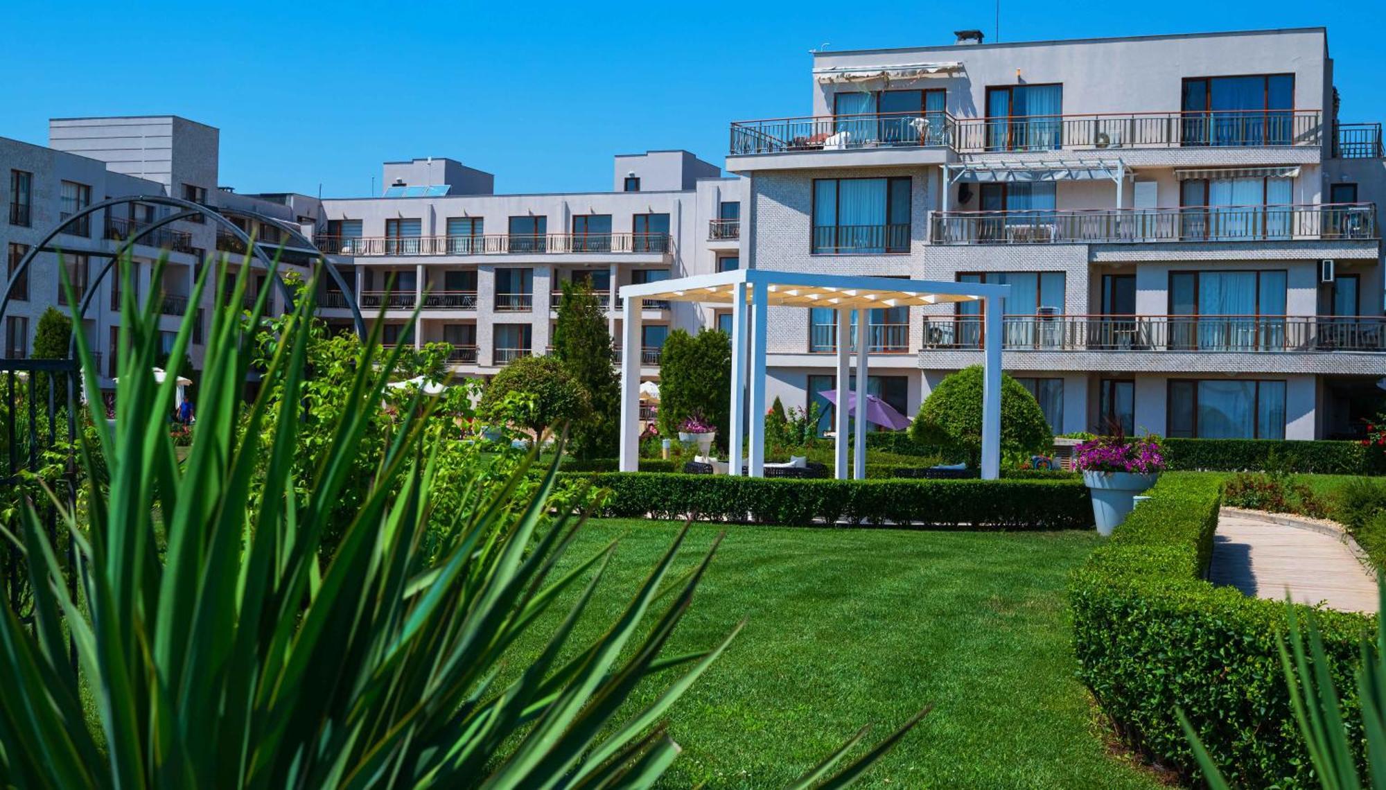 סרפובו June One Bedroom Sea View Apartment Diamond Beach Resort מראה חיצוני תמונה